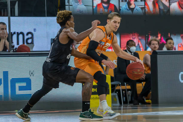 偏向现代型 偏向现代型