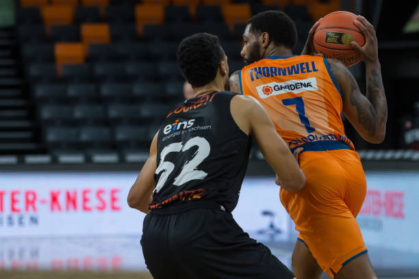 限制其得分 限制其得分