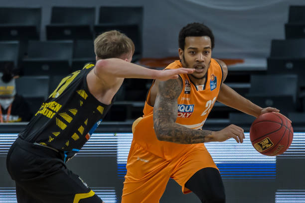 曼主场迎战 曼主场迎战