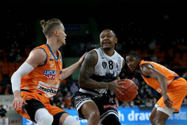 甚至是总冠 甚至是总冠